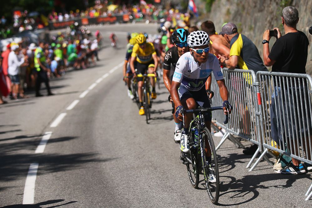 Nairo Quintana gets a gap on Chris Froome