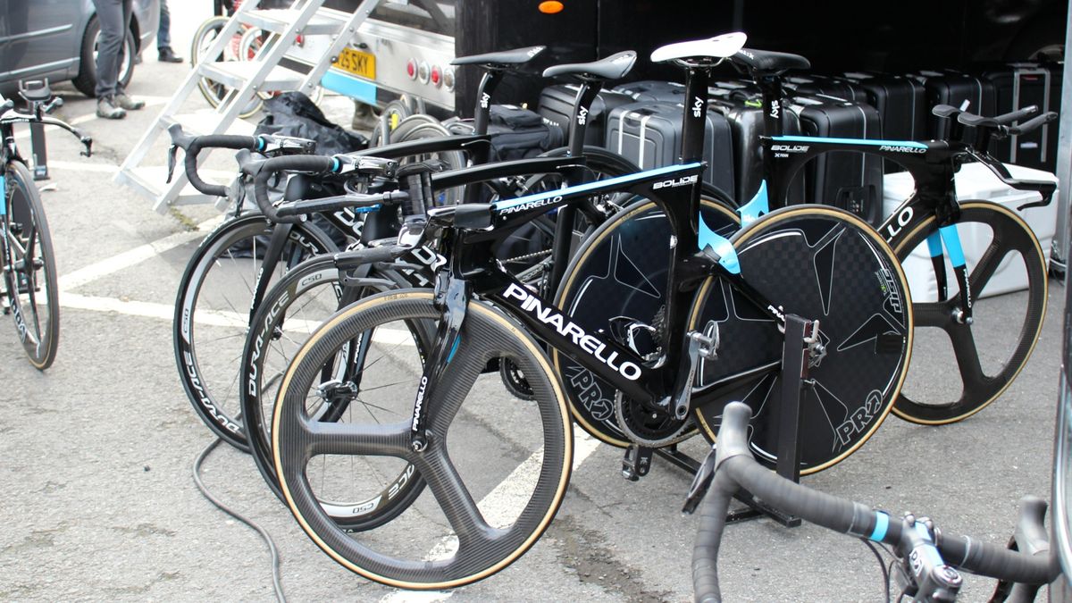 Wiggo's teammates are also on Pinarello Bolides, but with the stock team graphics.