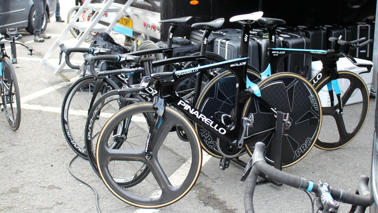 Wiggo's teammates are also on Pinarello Bolides, but with the stock team graphics.