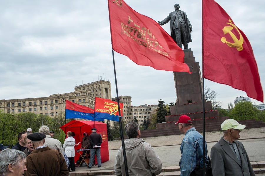 As Ukraine violence escalates, gunmen shoot Kharkiv mayor