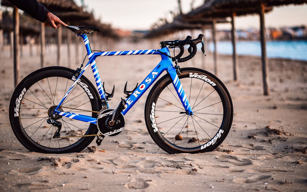 Roy Goldstein's De Rosa Protos in the Israeli national champion colours
