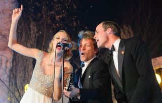 Prince William, Duke of Cambridge, (R) sings with US musician's Taylor Swift (L) and Jon Bon Jovi (C) at the Centrepoint Gala Dinner