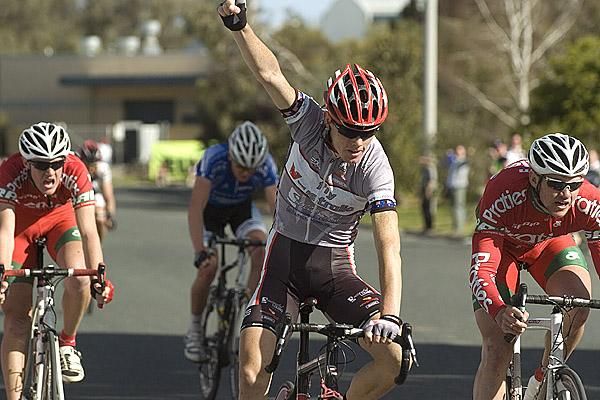 Hayden Brooks (Fly V Australia) holds off Kyle Marwood (right) of Praties and his teammate Ben Grenda to win stage nine in Euston.