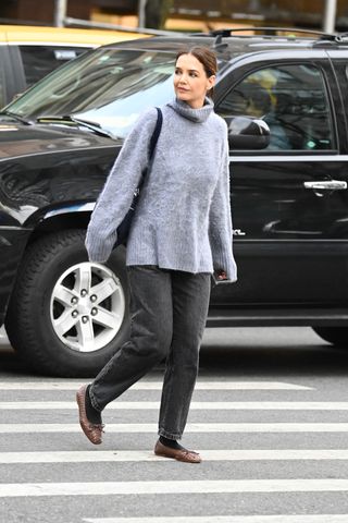 Katie Holmes wears a grey jumper with black jeans.