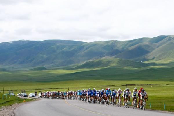 The peloton at the first KOM