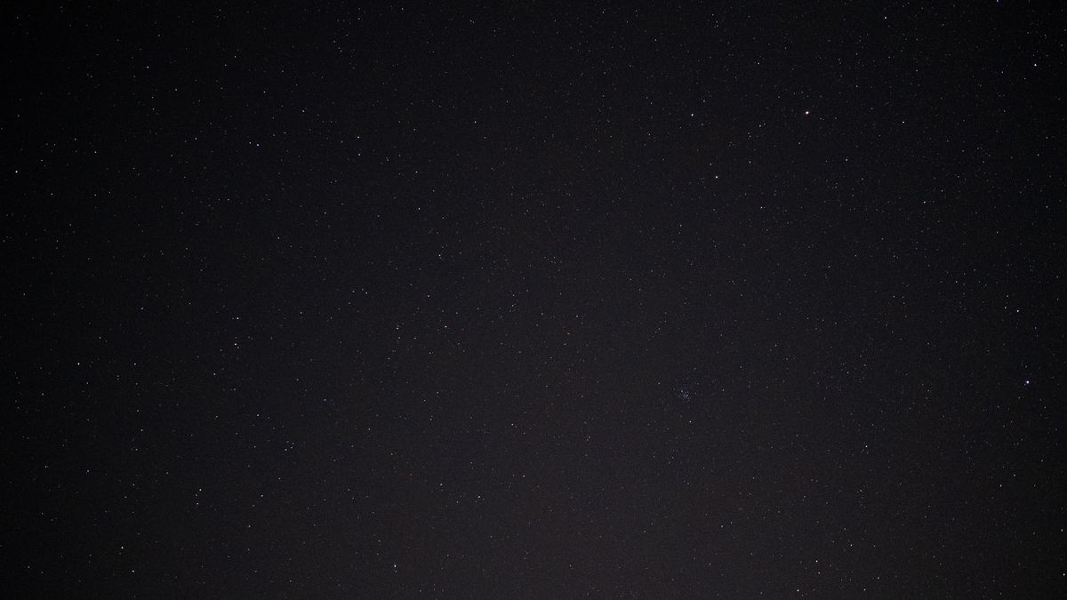 Stars in the night sky with the Beehive Cluster.