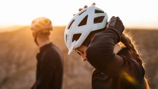 Lazer Cerro KinetiCore helmet