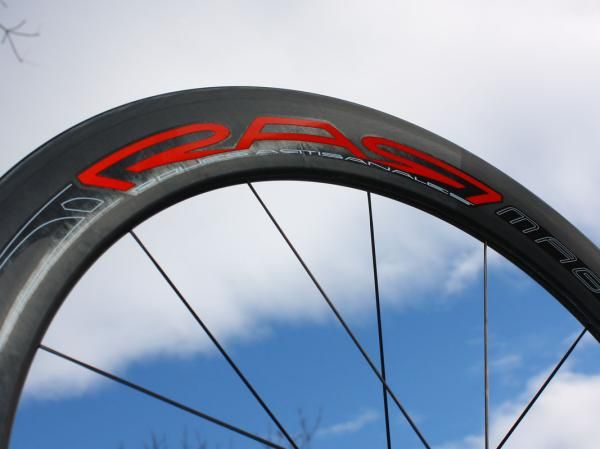 The RAR Magnum's 66mm-deep carbon rims are made by Reynolds.