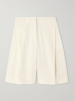 Celana Pendek Lipit Bella dari Campuran Linen