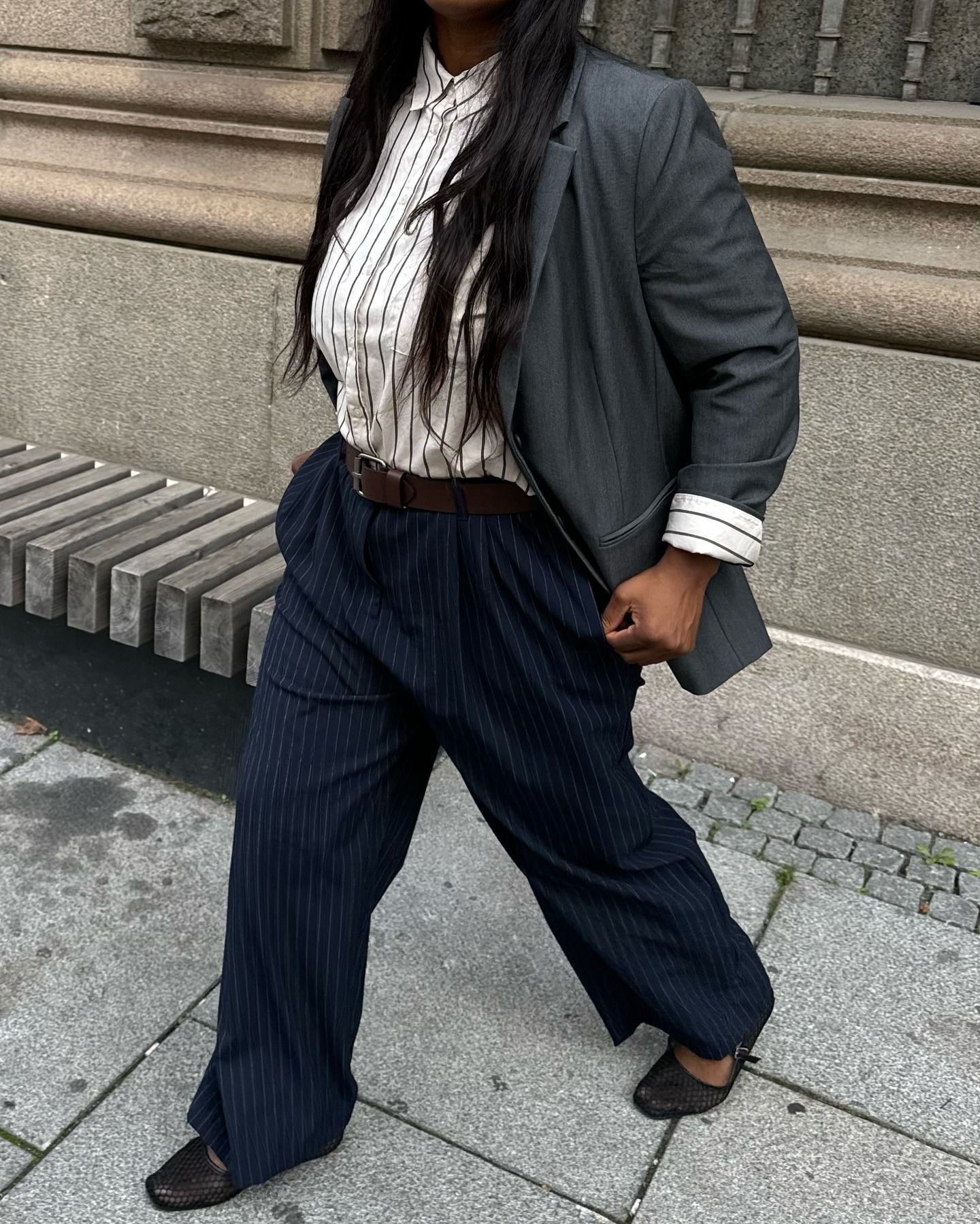 Fashion person Nnennae Chem wears a gen z workwear capsule wardrobe outfit.