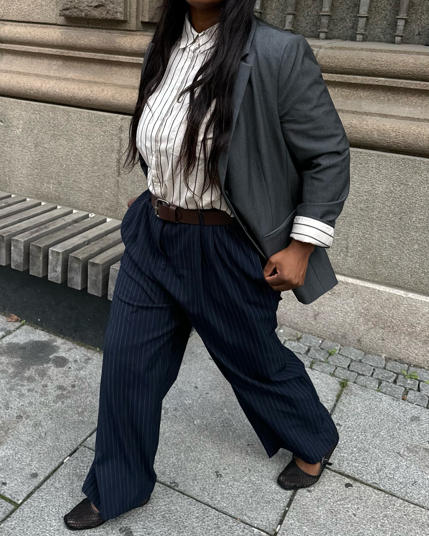 Fashion person Nnennae Chem wears a gen z workwear capsule wardrobe outfit.