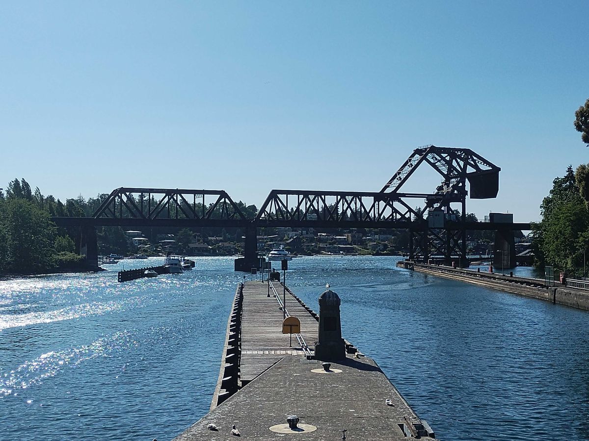 A bridge zoomed in at 2x