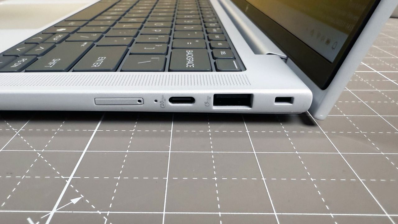 HP EliteBook X G1i AI business laptop