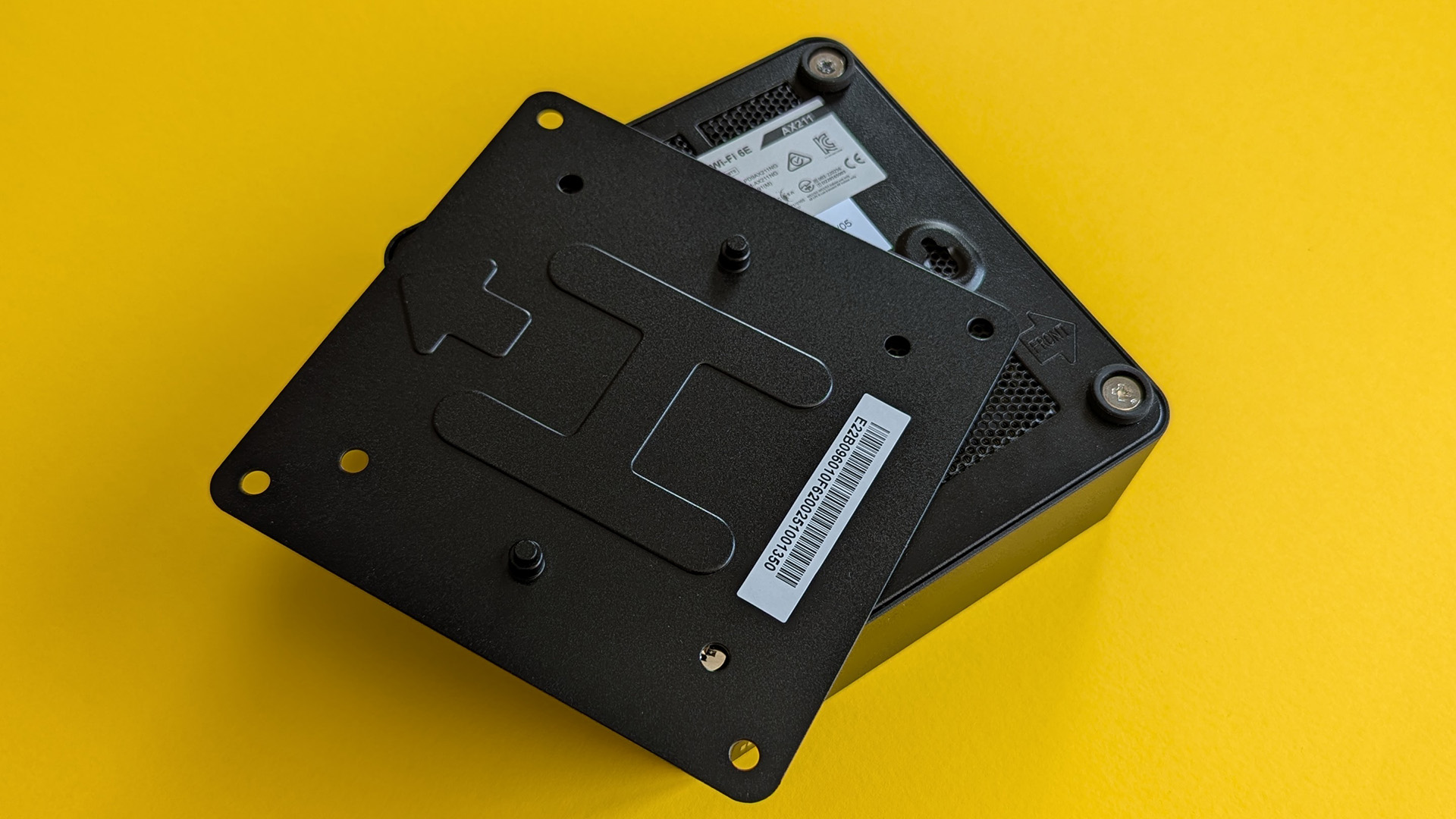 MSI Cubi NUC A1 1UMG mini PC with included VESA mount