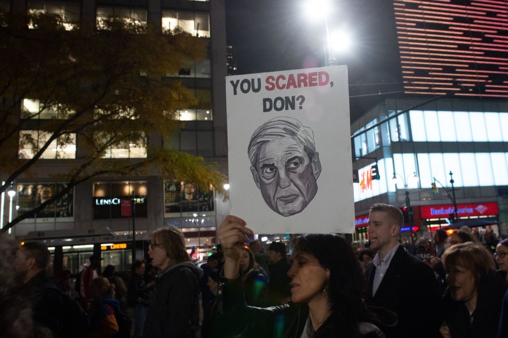 Protesters call for Robert Mueller&amp;#039;s investigation to be protected