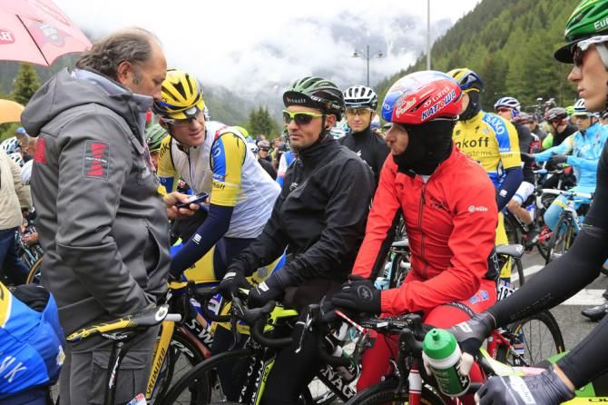 Michael Rogers and Luca Paolini discuss the stage conditions at the start