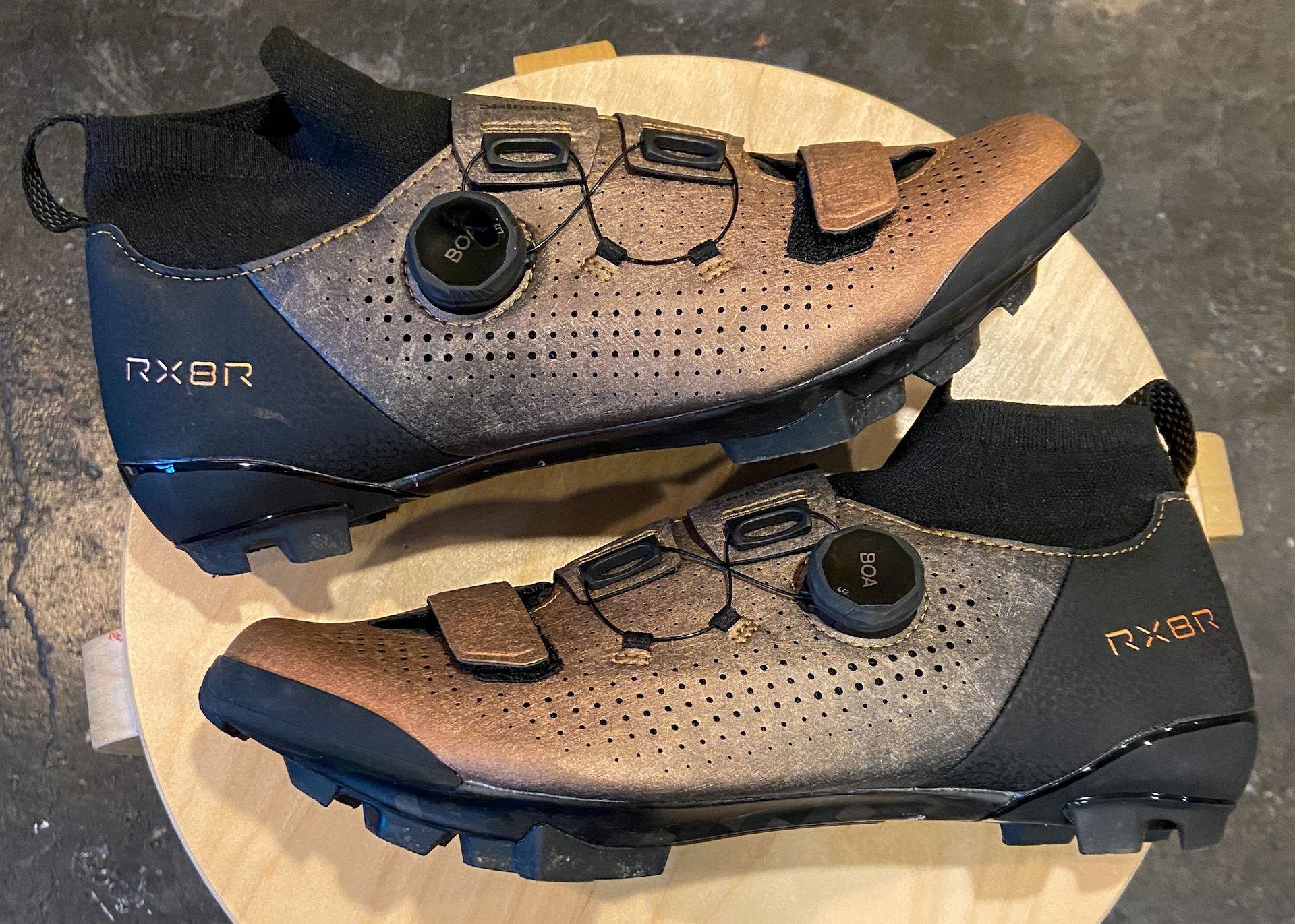 Image shows the Shimano RX8R which are some of the best gravel bike shoes