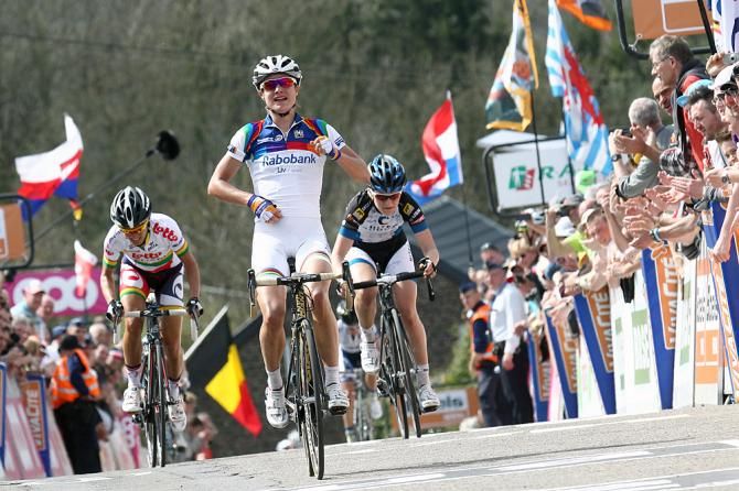 Marianne Vos (Rabo-Liv Giant) celebrates her fifth win on the Mur de Huy