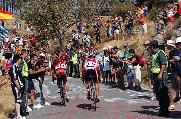 Carrasco and Garcia de Mateo struggle to make the final ascent