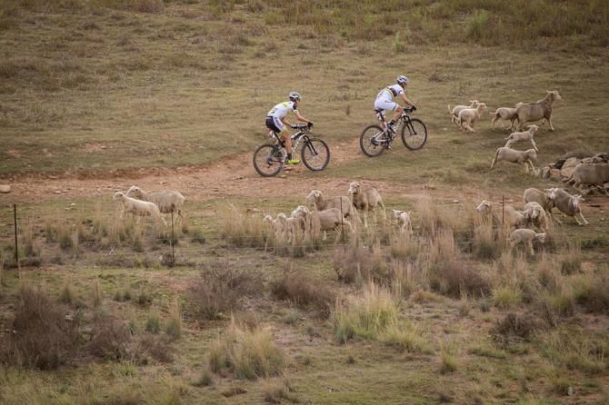 Nino Schurter and Philip Buys of Scott-Odlo MTB Racing make an early break