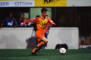 Mark Bowen in action for Shimizu S-Pulse in 1997