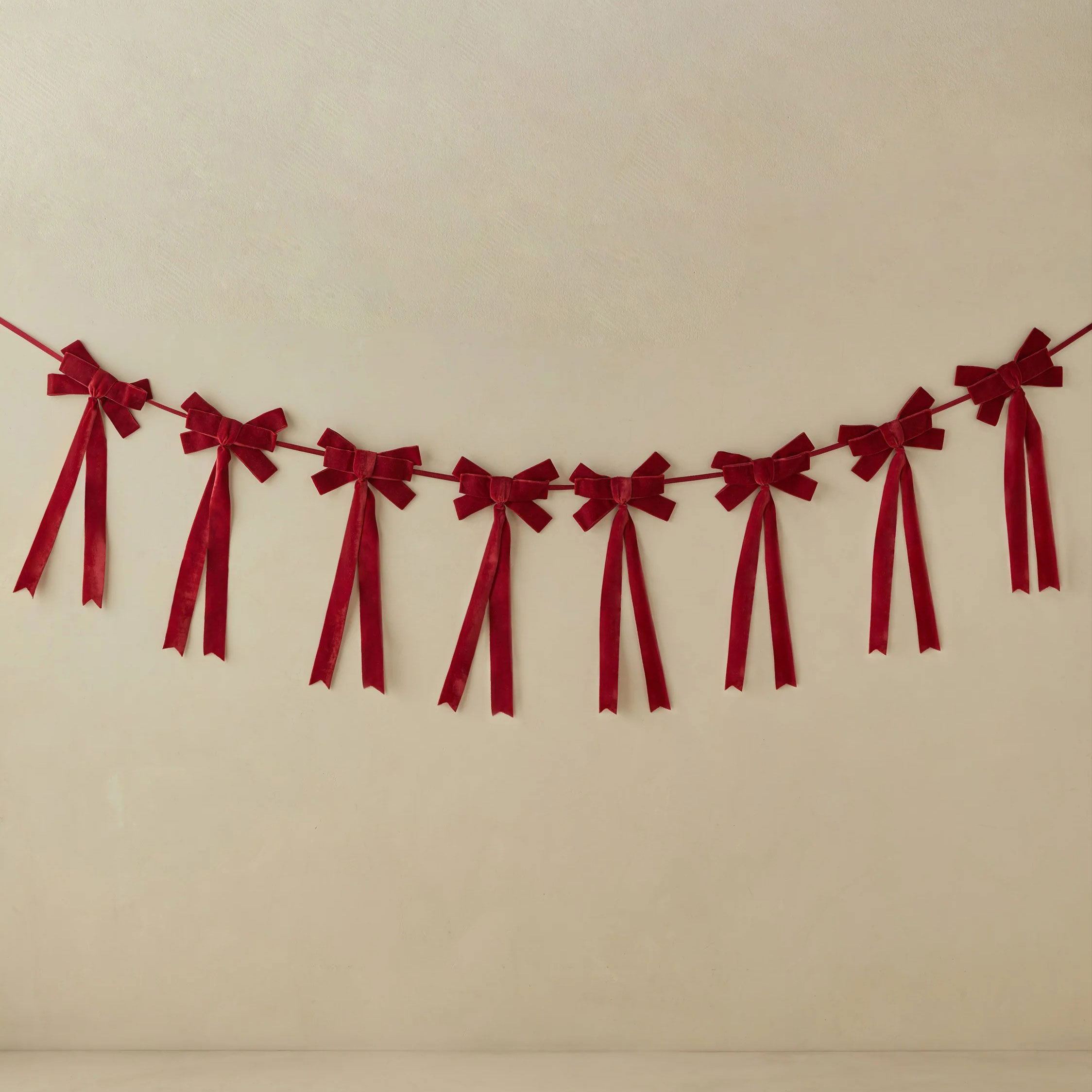 Mauree Velvet Garland