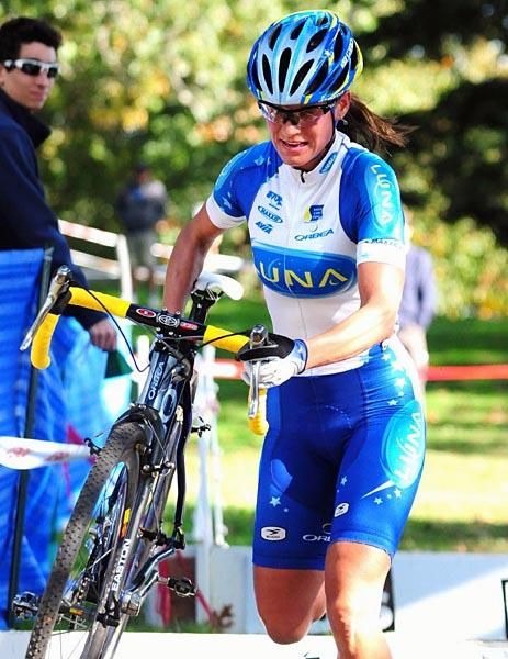 Katerina Nash (Luna Pro Team) putting on a cyclocross clinic.
