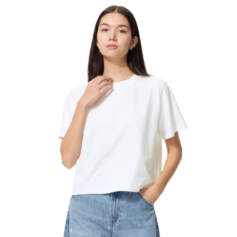 Model wearing a white tshirt, Uniqlo