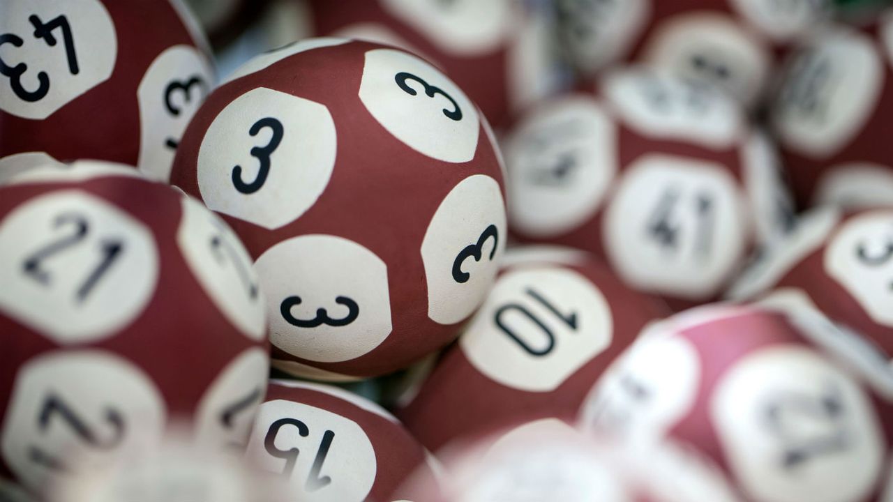 Lottery balls 