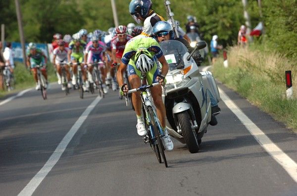 Vincenzo Nibali (Liquigas) tries to break free.
