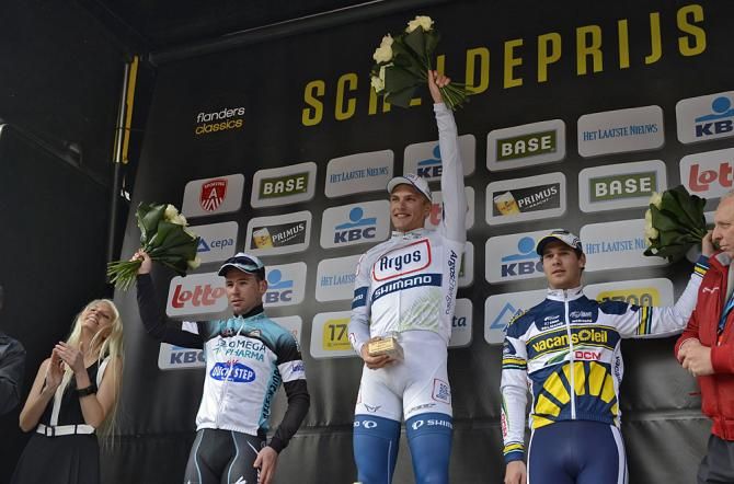 Marcel Kittel (Argos - Shimano) in first, Mark Cavendish (Omega Pharma - QuickStep) in second and Barry Markus (Vacansoleil - DCM) in third