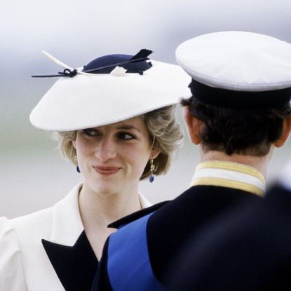 Uniform, Sailor, Navy, Headgear, Official, Gesture, Cap, Hat, Naval officer, Air force, 