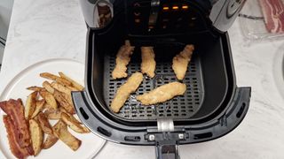 Ready to cook chicken goujons in the Philips Essential Air Fryer XL