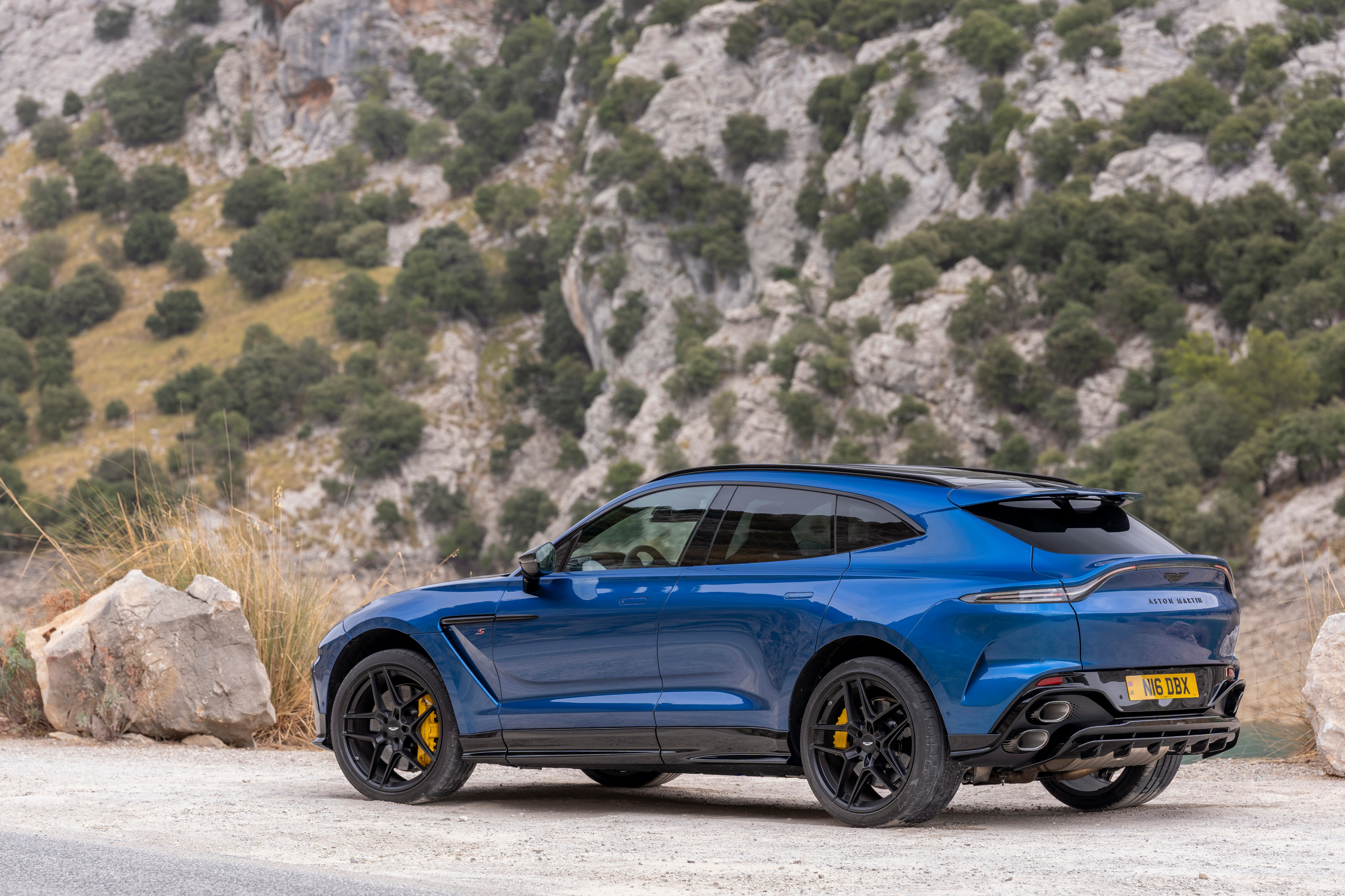 Aston Martin DBX S