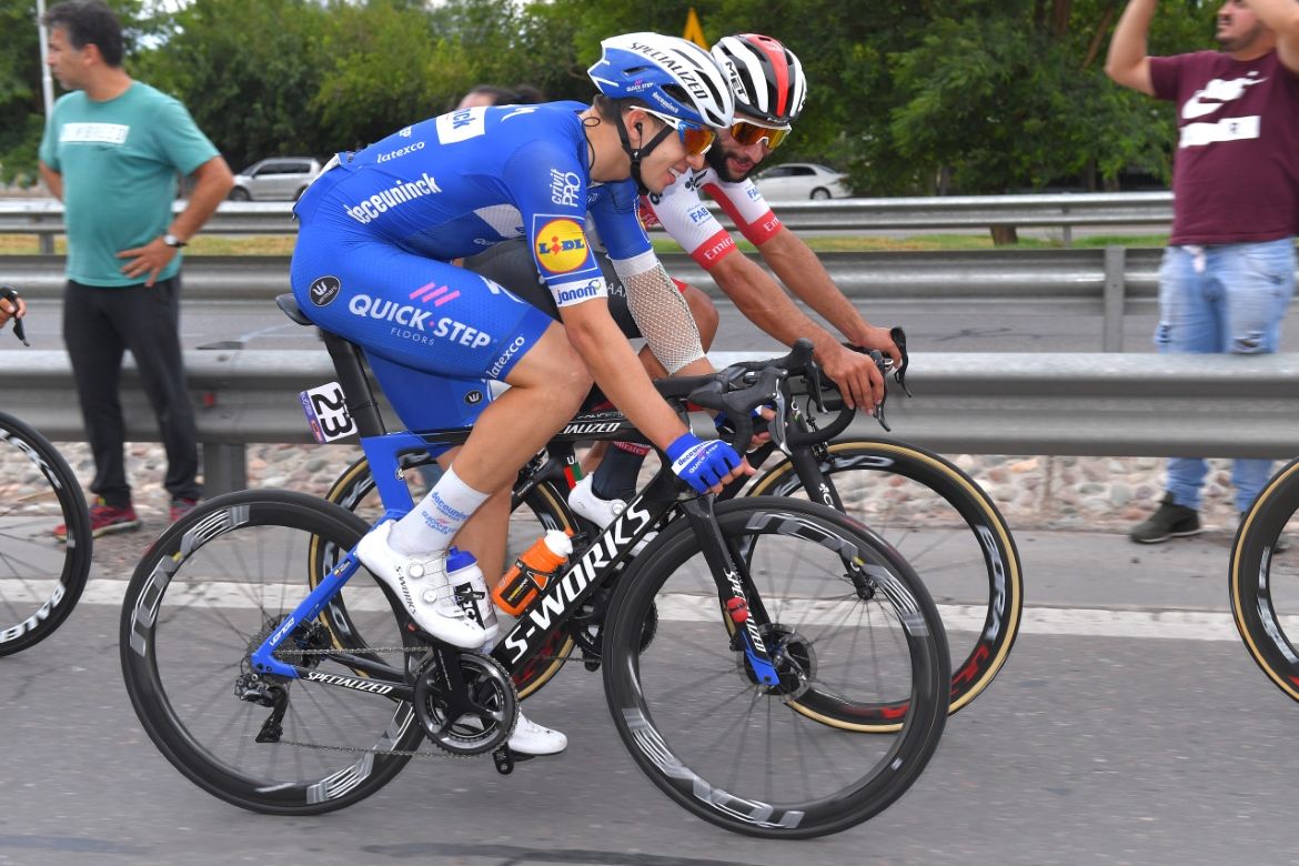 Alvaro Hodeg and Fernando Gaviria chat in the peloton