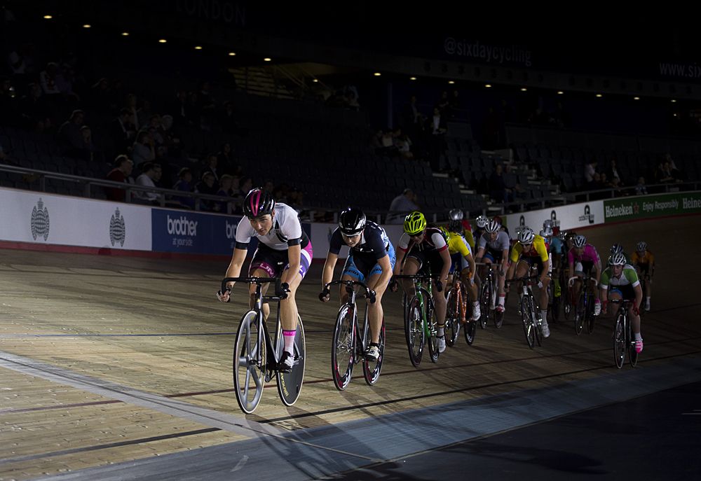 Sarah Storey leads the women's peloton