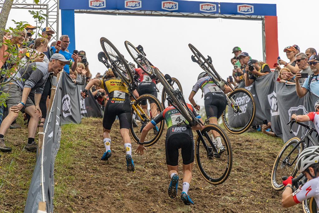 UCI Waterloo Cyclo-cross World Cup at the elite women's race 2021