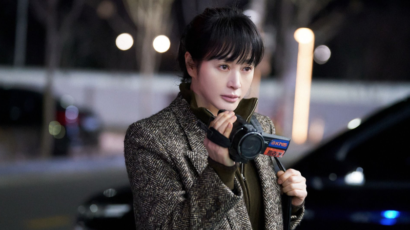 Kim Hye-Soo plays Oh So-Ryong, the fearless embodiment of avenging investigative journalism