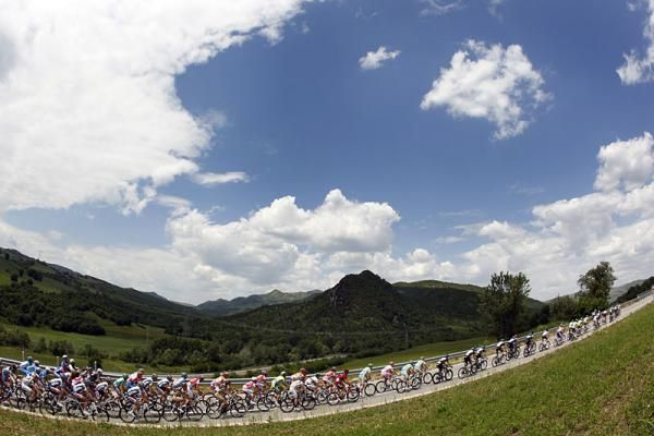 After several days of inclement weather, the Giro peloton enjoyed some pleasant weather.