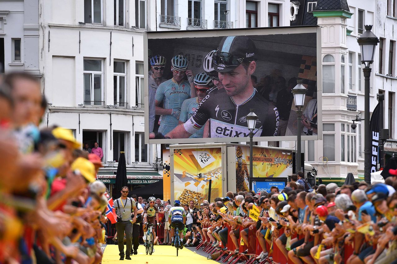 Mark Cavendish (Etixx-Quick Step) at the sign on