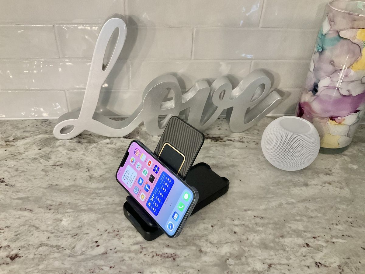 Otterbox Folding Wireless Power Bank Lifestyle Horizontal Iphone