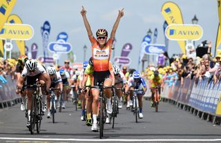 Lizzie Armitstead wins Women's Tour 2015, stage one