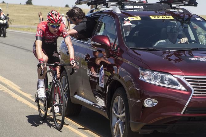 Ian Crane at the Jamis-Hagens Berman team car after his minor spill on stage 7