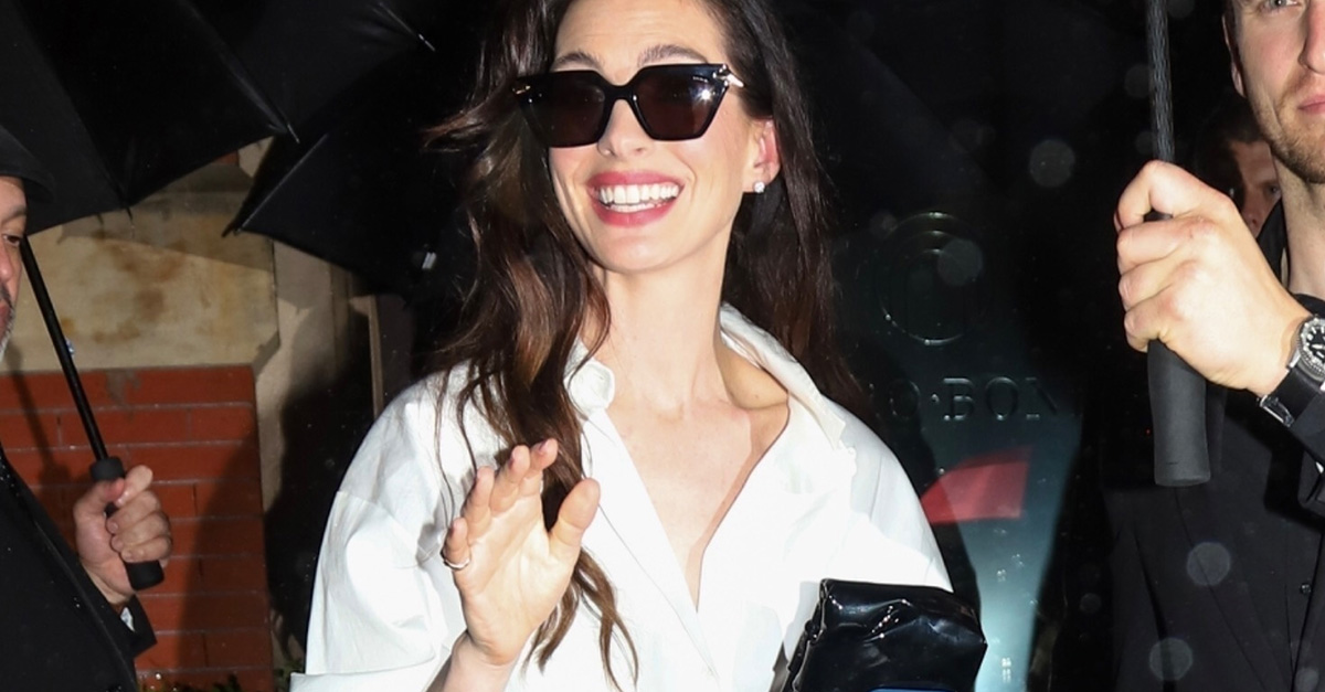 Anne Hathaway Ditched Her 123.35-Carat Sapphire Necklace For a Met Gala After Party