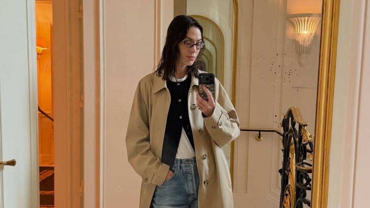 Pause the Trainers—Chic Londoners Wear This Spring Shoe Trend With This Jean Colour When In Paris