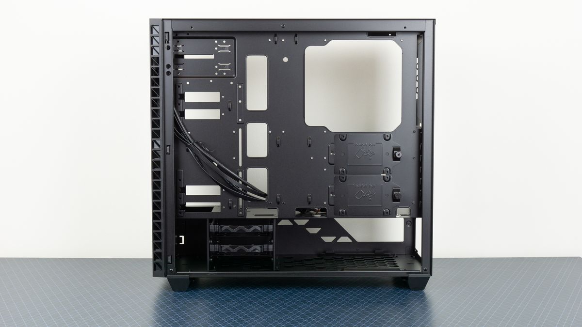 InWin 216