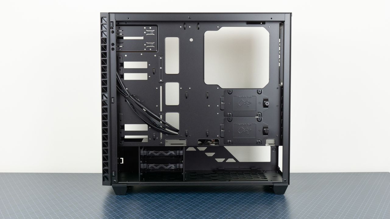 InWin 216