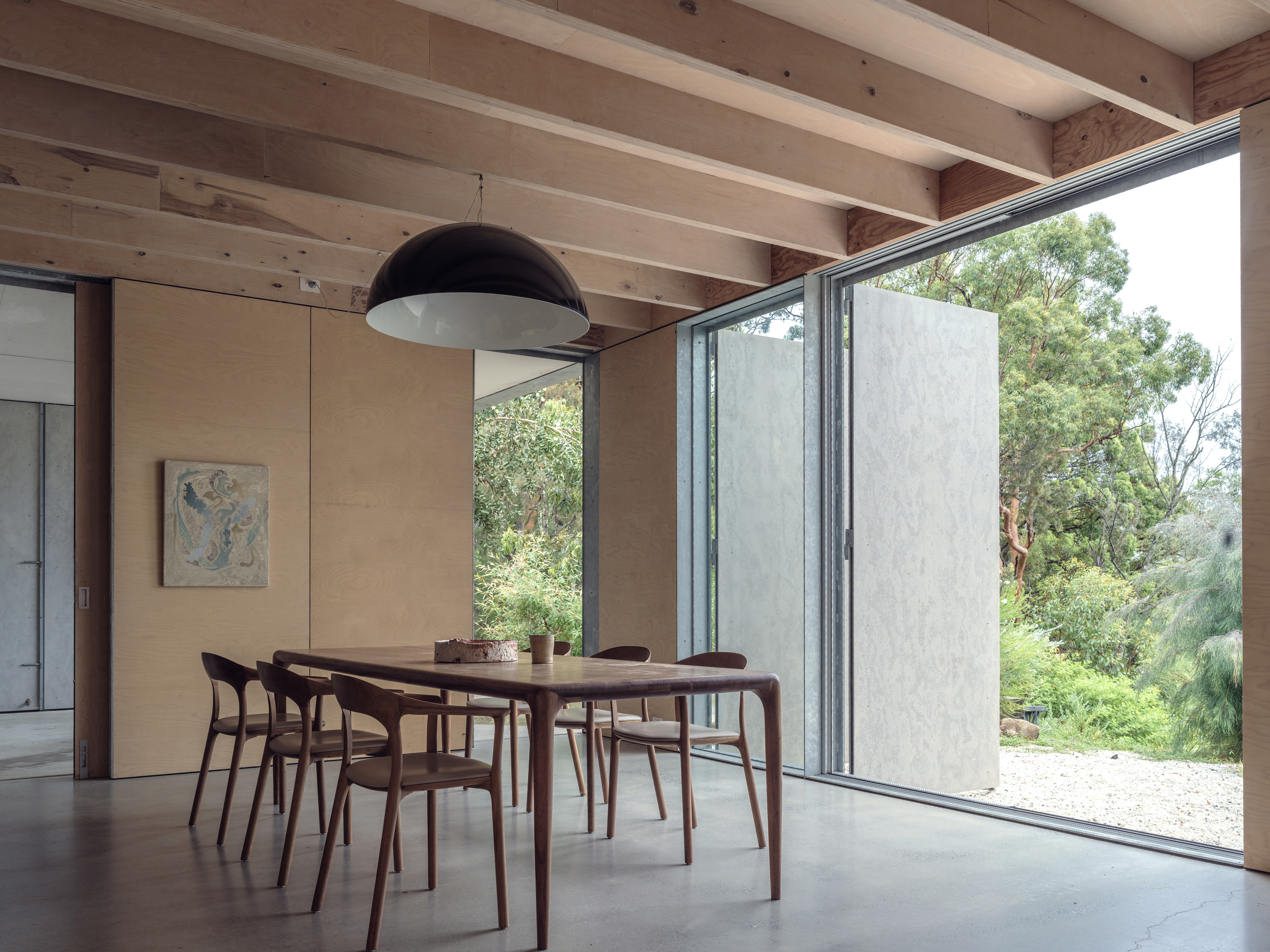Amongst the Eucalypts, an australian holiday home fit to resist bushfires, designed as a rectangular box that seals hermetically