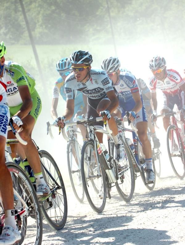 Alberto Contador (Saxo Bank-SunGard) fights to survive on the dirt roads