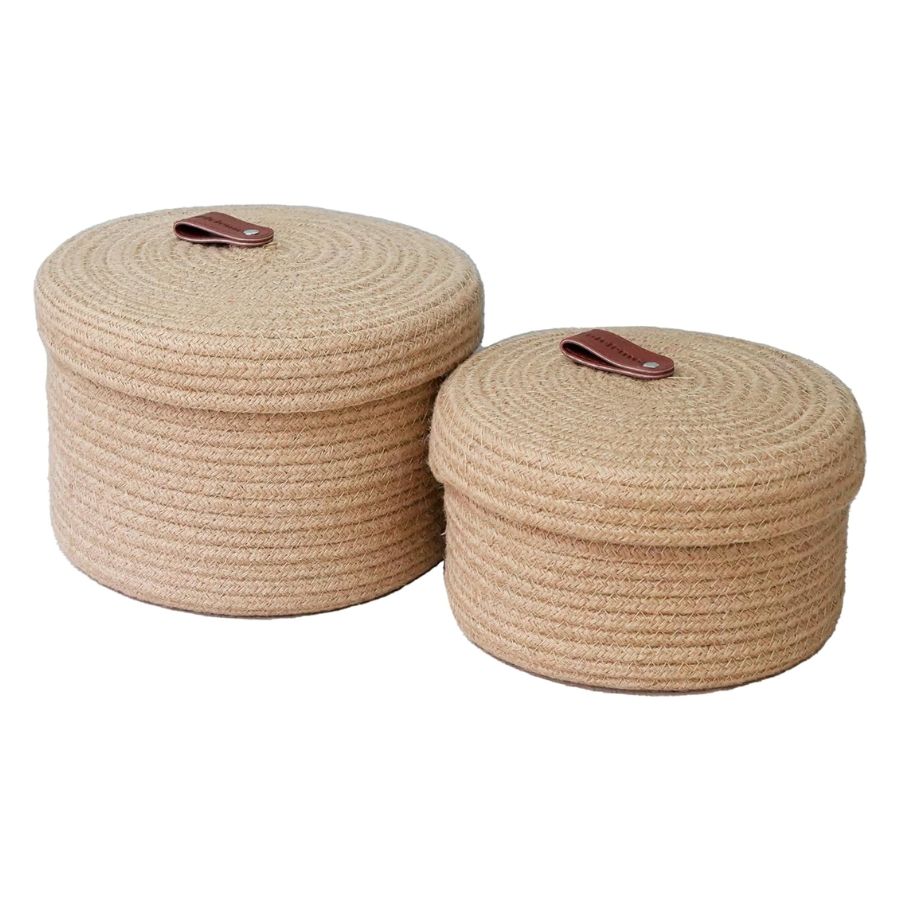 2 round jute baskets in different sizes